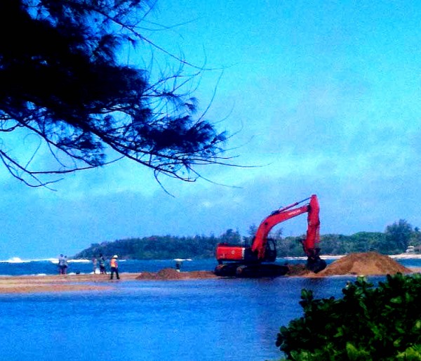 The Department of Hawaiian Home Lands sends a huge mahalo to Mayor Bernard Carvalho and the County of Kaua'i. During yesterday's Tropical Storm Flossie scare, the County got word that the mouth of Anahola Stream was clogged at its outlet to the sea, so the Mayor and Co. dispatched a backhoe and work crew to clear the mouth of the stream and prevent possible flooding.